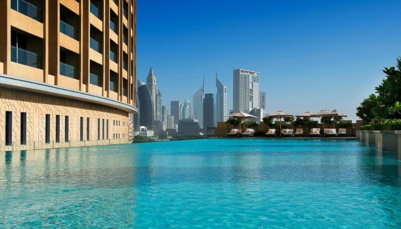 Four Apple Emaar Fashion Avenue Дубай
